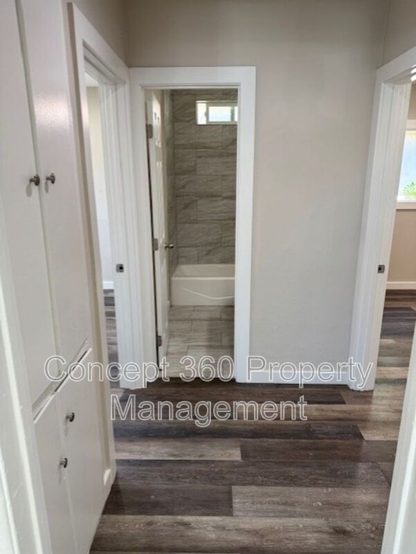Building Photo - 9332 1/4 ELM VISTA DR