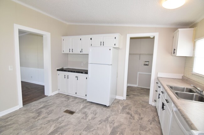 Building Photo - Spacious 3-Bed, 2-Bath Manufactured Home o...