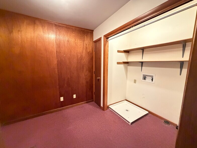 Building Photo - 102 1st St