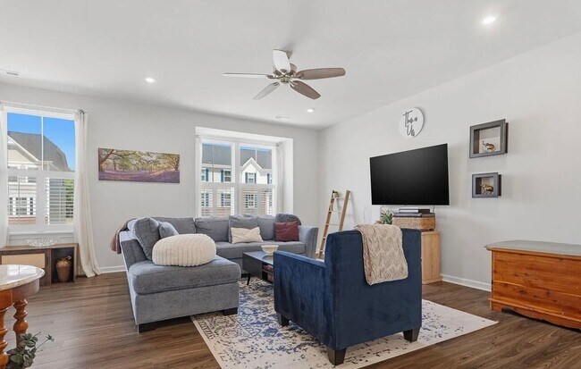 Building Photo - 2527 Grantham Place Dr