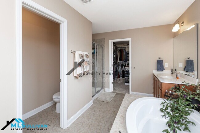 Building Photo - 913 Beech Glen Dr