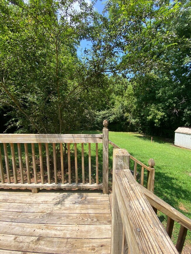 Building Photo - Pre-Lease for July 15, 2026 - Charming 1 bed 1 bath house near downtown Athens, Ga