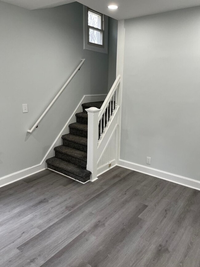 Building Photo - Spacious Home in a Great Neighborhood