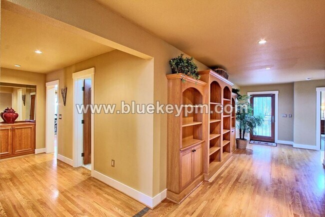 Building Photo - 3 Bed, 2 Bath, 1 Acre Home in Ridgefield, WA