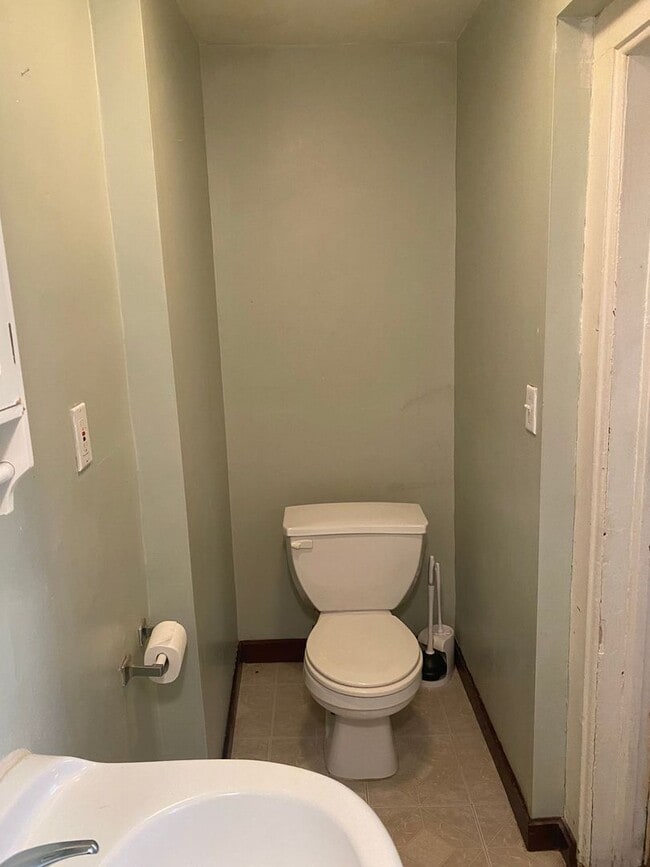 Building Photo - 614 Humboldt Ave