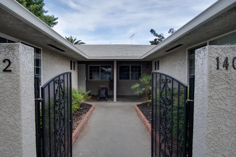 Primary Photo - 1402 Chapala Way