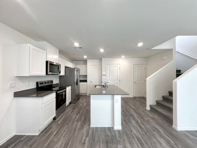 Building Photo - Decatur & Serene