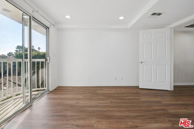 Building Photo - 12010 Texas Ave