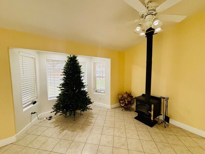 Building Photo - 41024 16th St W