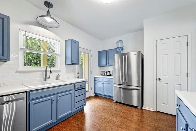 Building Photo - 808 N Creek Blvd