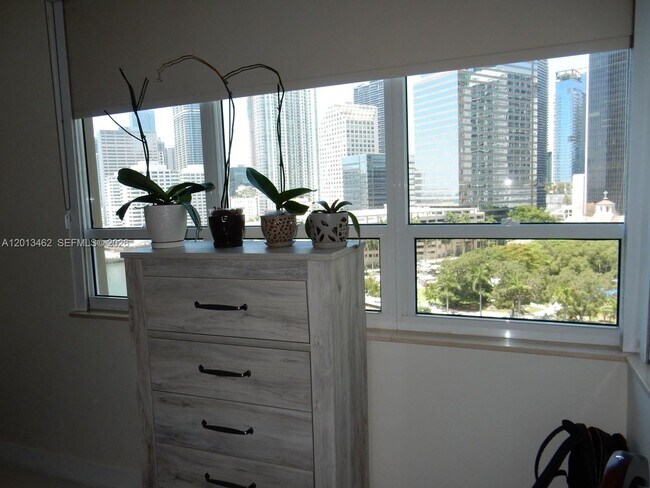 Building Photo - 801 Brickell Key Blvd