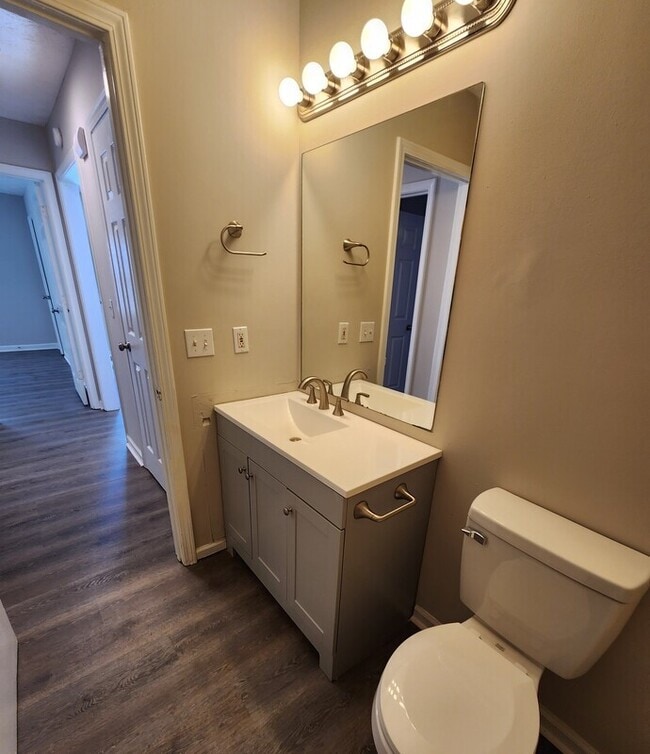 Building Photo - 215 Green Acre Ln