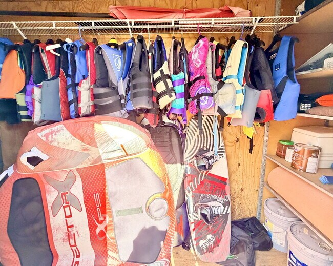 Building Photo - 5243 W Lake Butler Rd