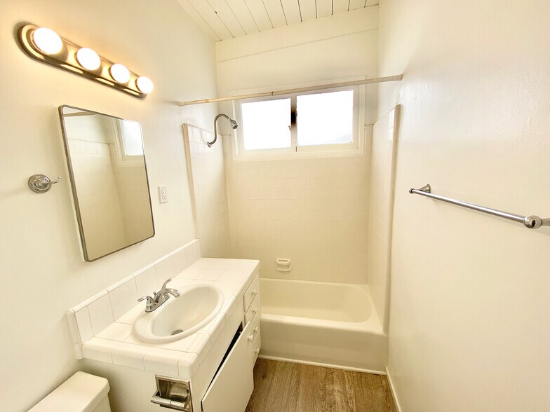 Building Photo - 121 Rosecrans Pl