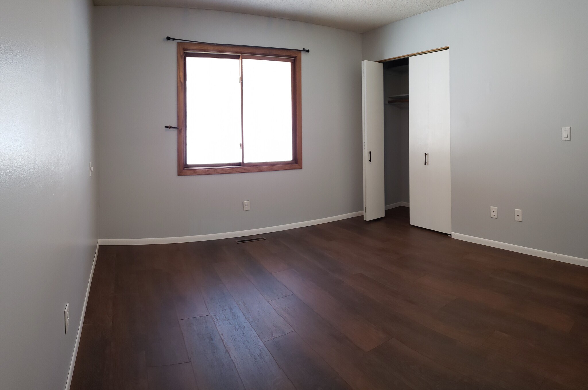 Main Bedroom - 880 Pontiac Ln