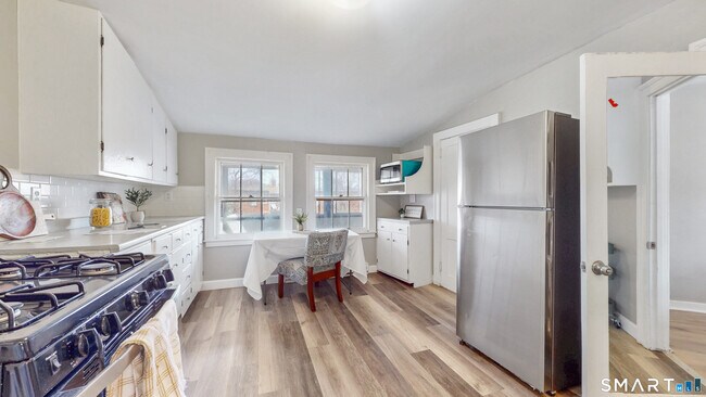 Building Photo - 24 Madison St