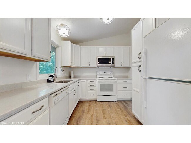 Building Photo - 2509 Cedar Hills Dr