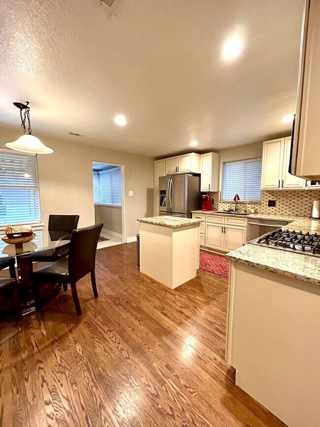 Beautiful Kitchen - 2925 Newton St