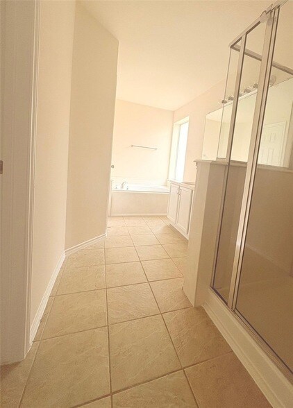 Building Photo - 5818 Kenwood