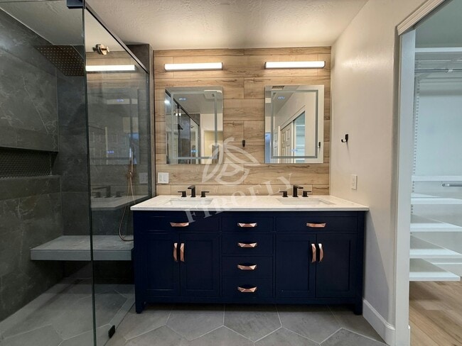 Building Photo - 6100 W Audrey Ln