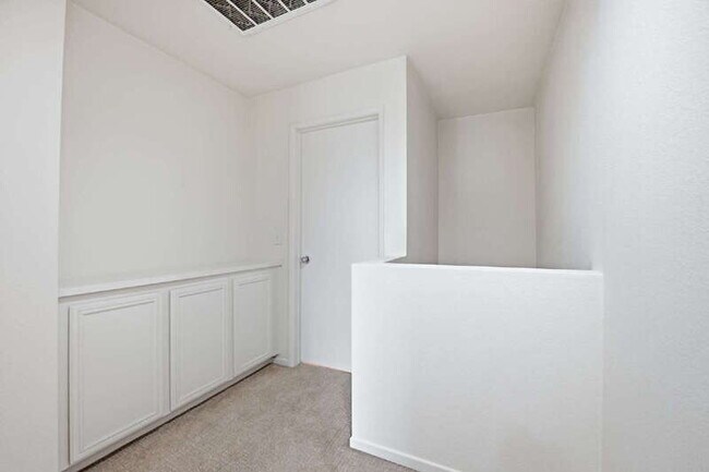 Building Photo - 2175 Caminito Leonzio