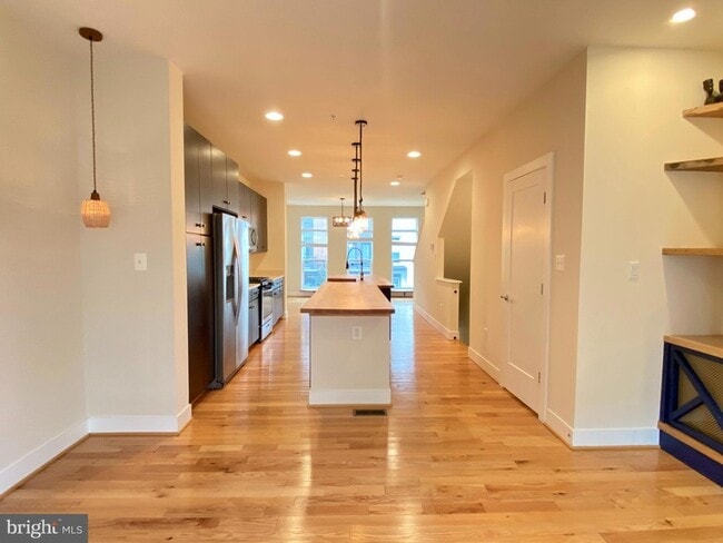 Building Photo - 924 King Farm Blvd