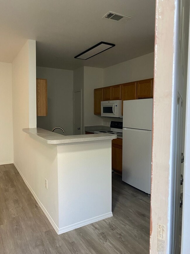 Building Photo - 1000 Diamond Dr