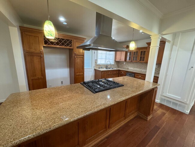 Primary Photo - Charming 3 Bed, 2 Bath Single Family Home ...