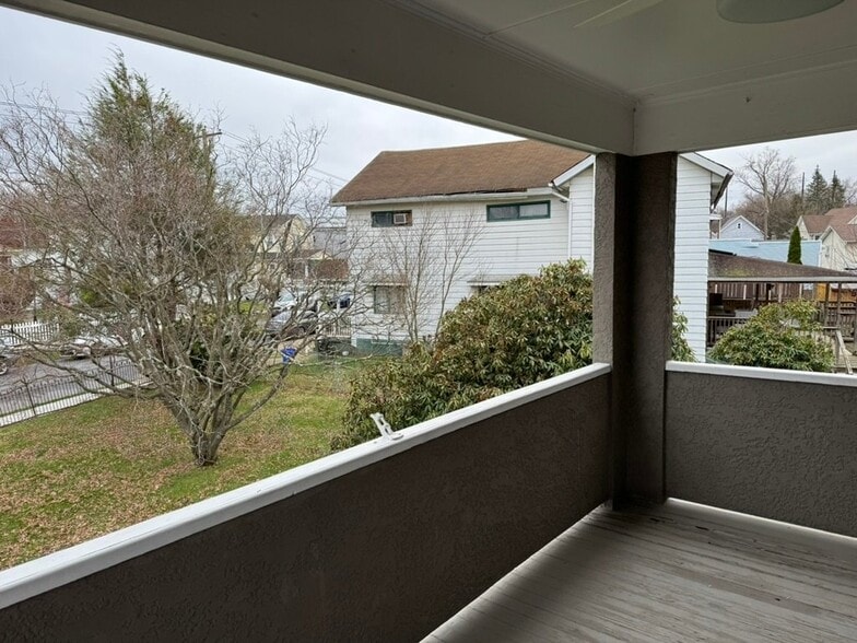 Building Photo - 307 Warren St