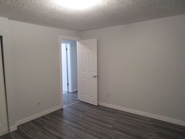 Building Photo - 2 Story House, 4 Bedrooms + Bonus Room in Ochoco West - Water/Sewer Provided - Available Now!