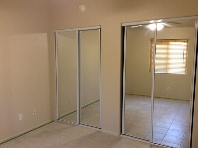 Building Photo - PRICE DROP!! Lovely 3 bedroom Home Near U of A Campus