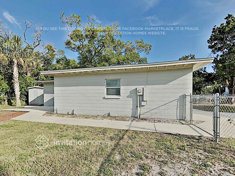 Building Photo - 429 7th St N