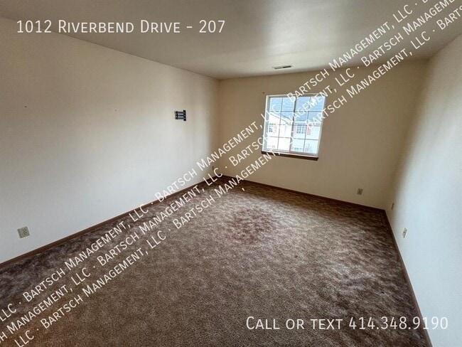 Building Photo - 1012 Riverbend Dr
