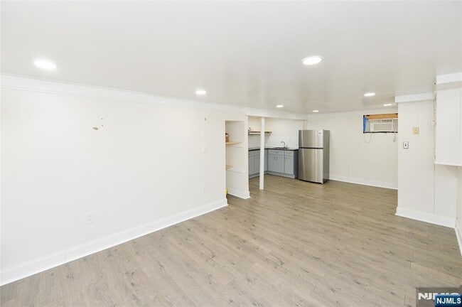 Building Photo - 52 Kovar St