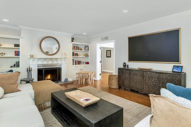 Building Photo - 1021 W Encanto Blvd