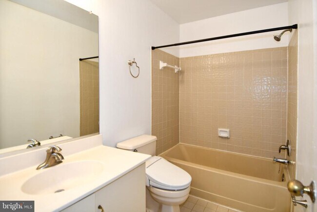 Building Photo - 5175 King Charles Way