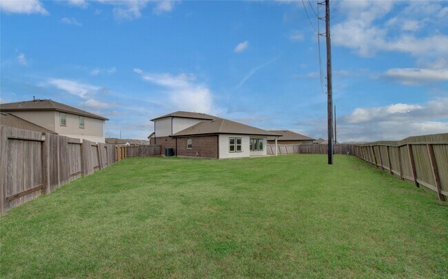 Building Photo - 14506 Rain Tree Dr