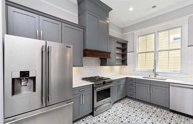 Building Photo - 632 Grady Pl SW