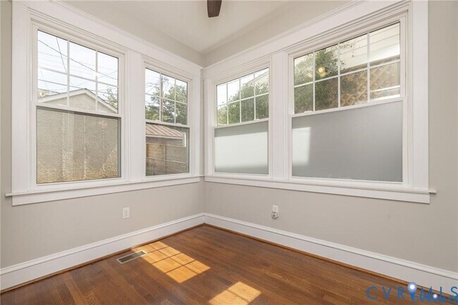 Building Photo - 2302 Maplewood Ave