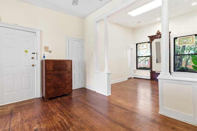 Building Photo - 638 Jersey Ave