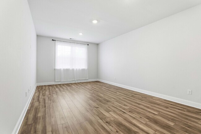 Building Photo - Newer 5BR Home in Peachtree City with Open Layout and Golf Cart Access