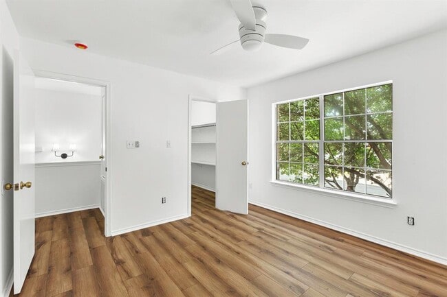 Building Photo - 2431 Lavendale Ct