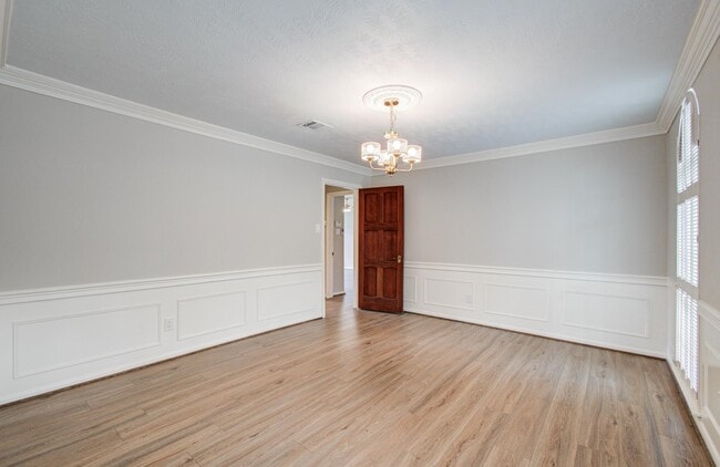 Building Photo - 11022 Riverview Dr