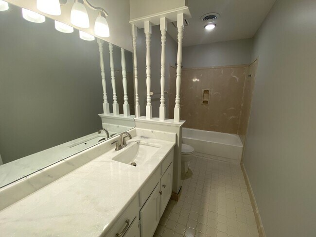 Building Photo - 4244 Chesapeake Way