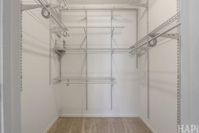 Building Photo - 642 Whalom Ln