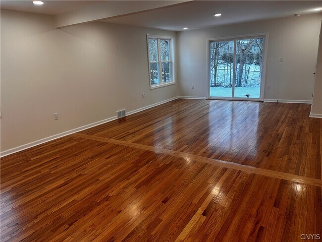 Building Photo - 14 Forest Rd