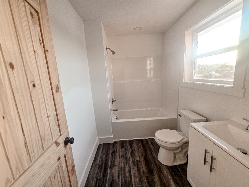 Building Photo - 122 Ivy Trce