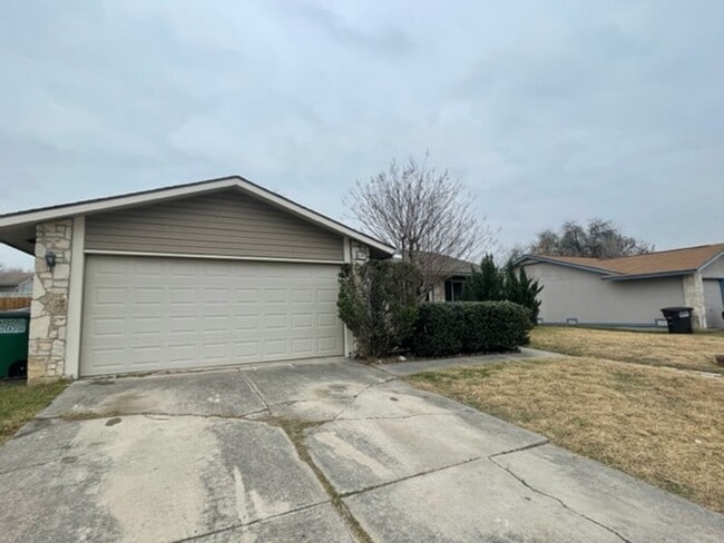 Building Photo - Nice One Story 3 bedroom 2 bath