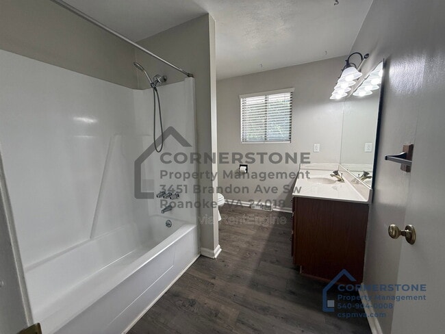 Building Photo - 3113 Clearview Dr