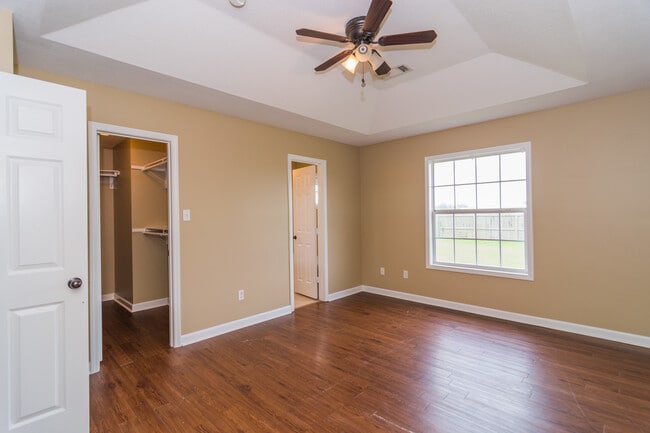 Building Photo - 3 Bedroom, 2 Bath Home in Valley View with...